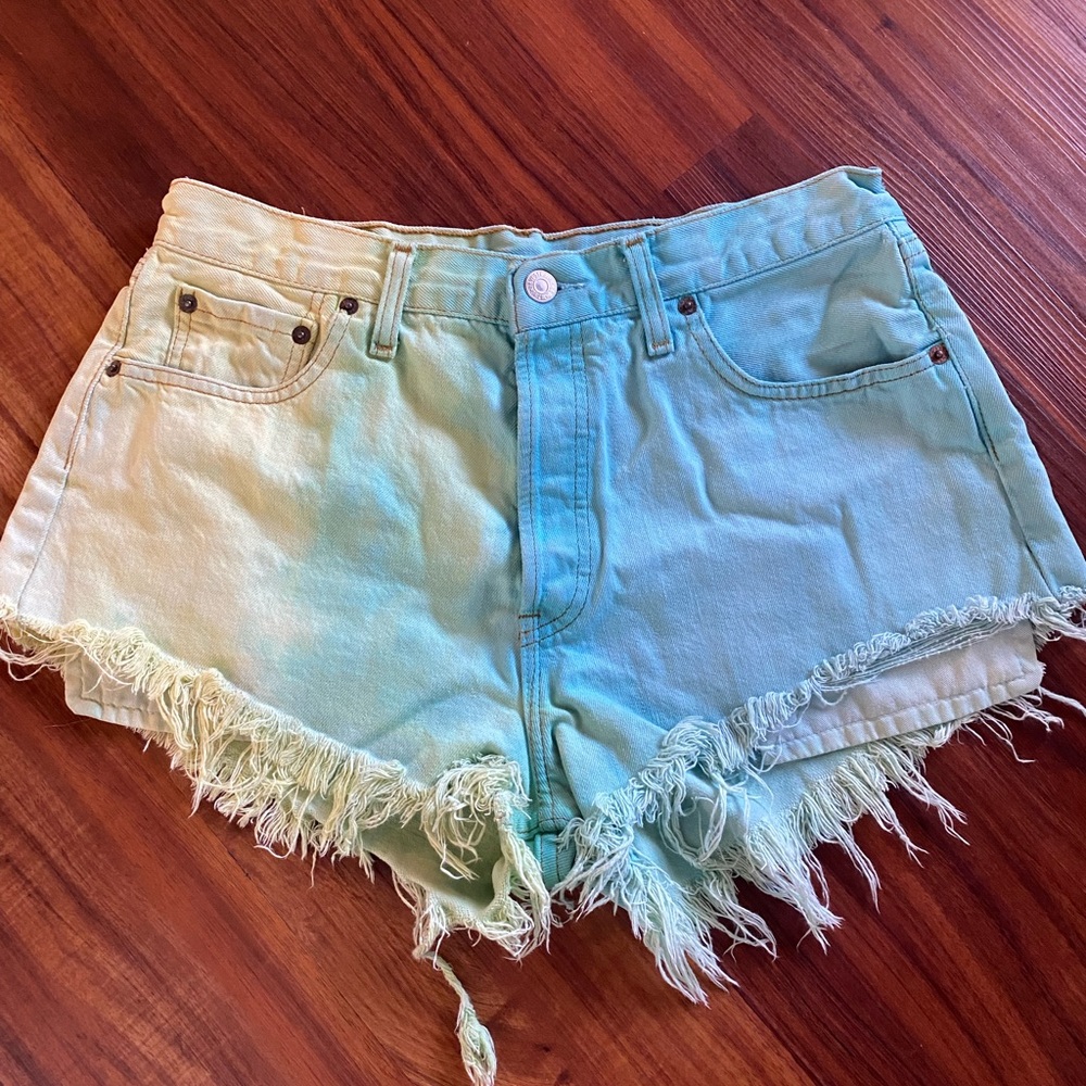 Levi’s x LF- tye dye shorts
